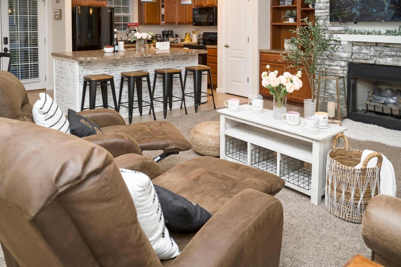 فيلا Luxe Quiet Townhouse W/Parking/Pool/By Dollywood بيدجن فورج المظهر الخارجي الصورة