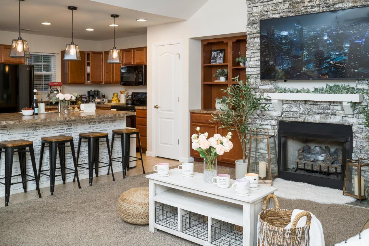 فيلا Luxe Quiet Townhouse W/Parking/Pool/By Dollywood بيدجن فورج المظهر الخارجي الصورة