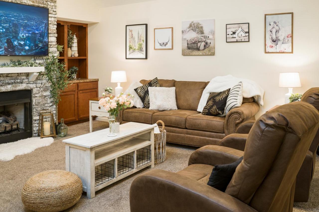 فيلا Luxe Quiet Townhouse W/Parking/Pool/By Dollywood بيدجن فورج المظهر الخارجي الصورة